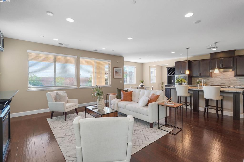 CENTRAL TRACY - Residential