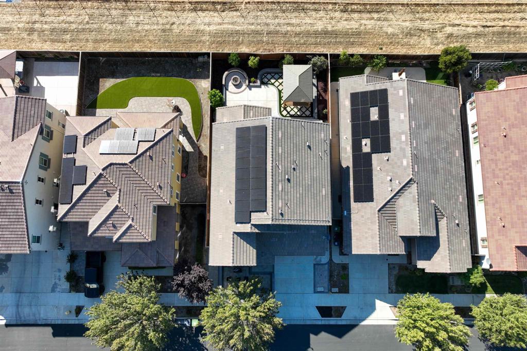 CENTRAL TRACY - Residential