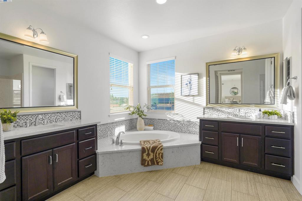 CENTRAL TRACY - Residential