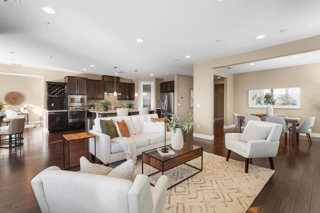 CENTRAL TRACY - Residential