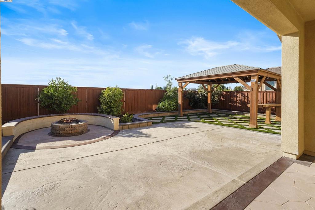 CENTRAL TRACY - Residential