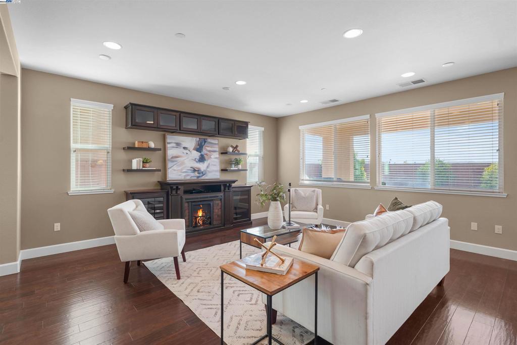 CENTRAL TRACY - Residential