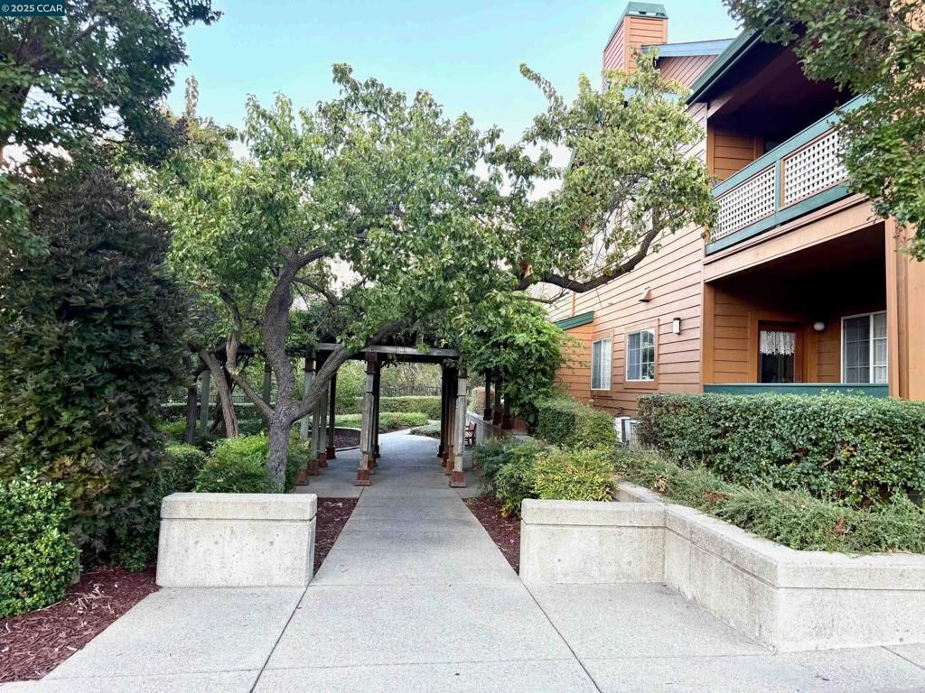 Photo of 216 Stonepine Ln Ln, San Ramon, CA 94583 (MLS # 41115526)