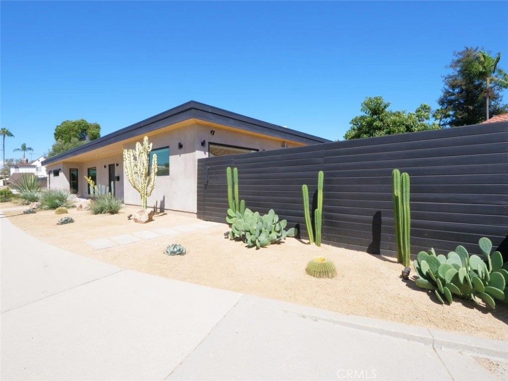 Photo of 4756 Keniston Avenue, Los Angeles, CA 90043 (MLS # SB26008722)