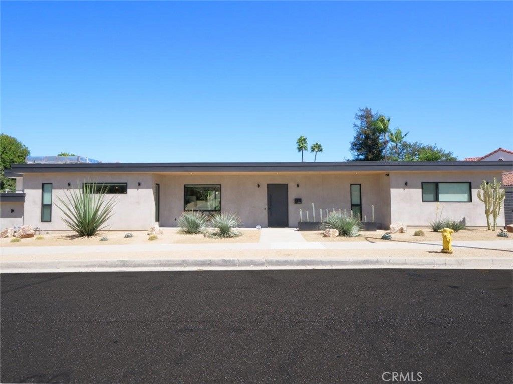 Photo of 4756 Keniston Avenue, Los Angeles, CA 90043 (MLS # SB26008722)