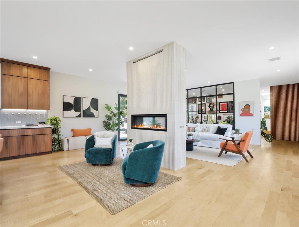 4756 Keniston Avenue