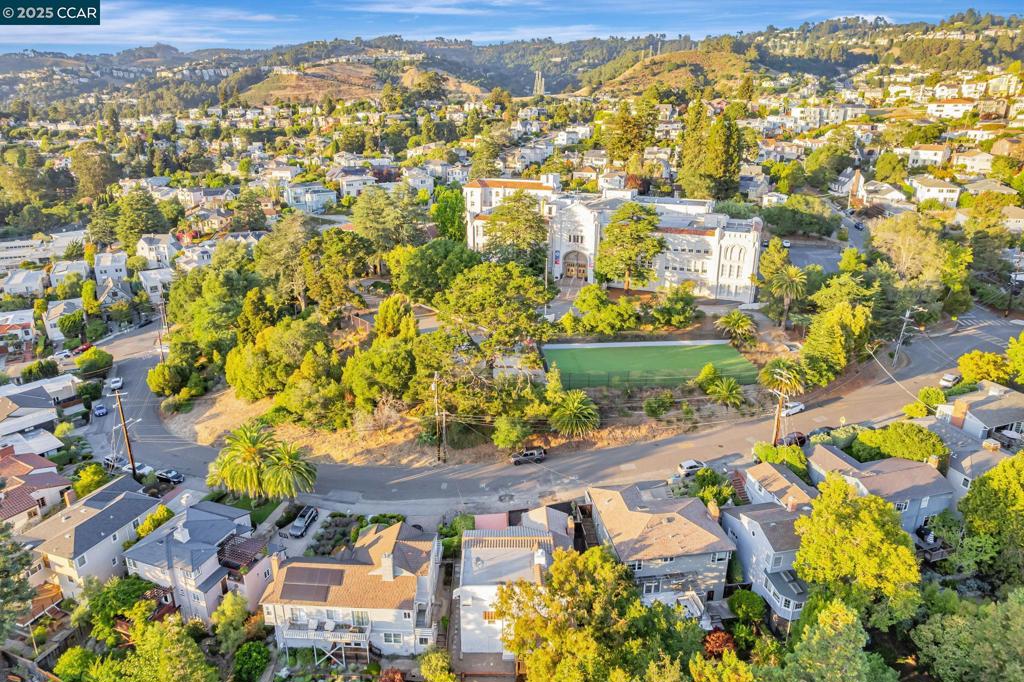 UPPER ROCKRIDGE - Residential