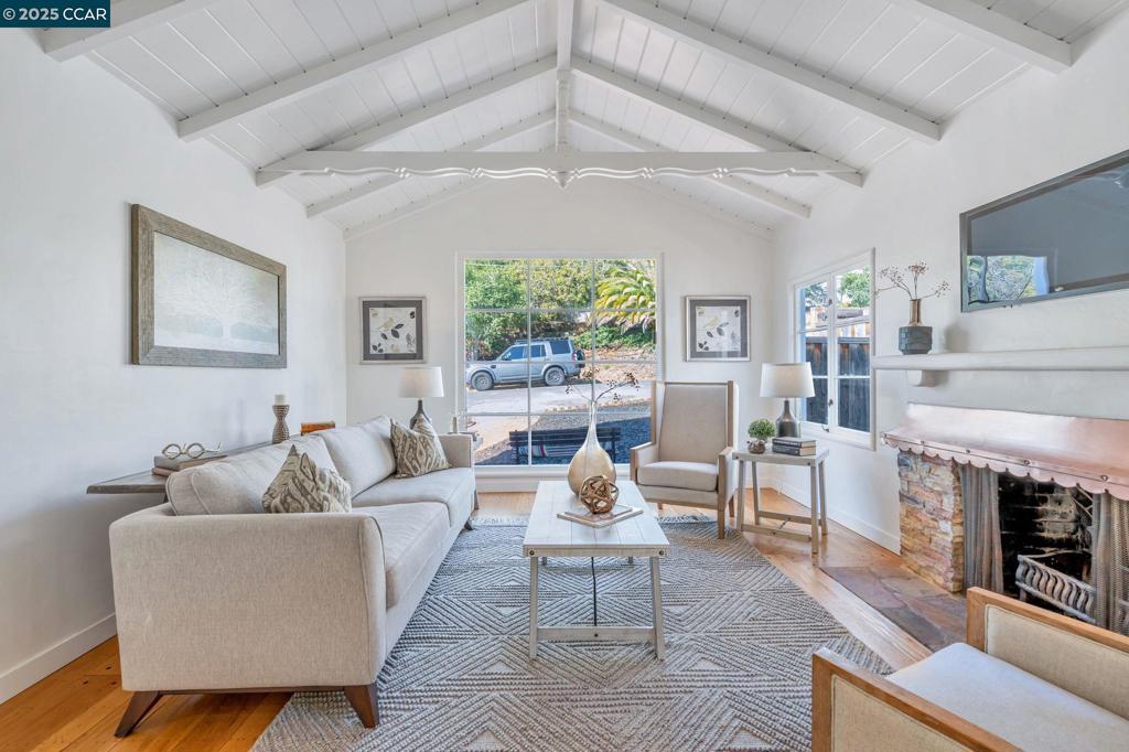 UPPER ROCKRIDGE - Residential