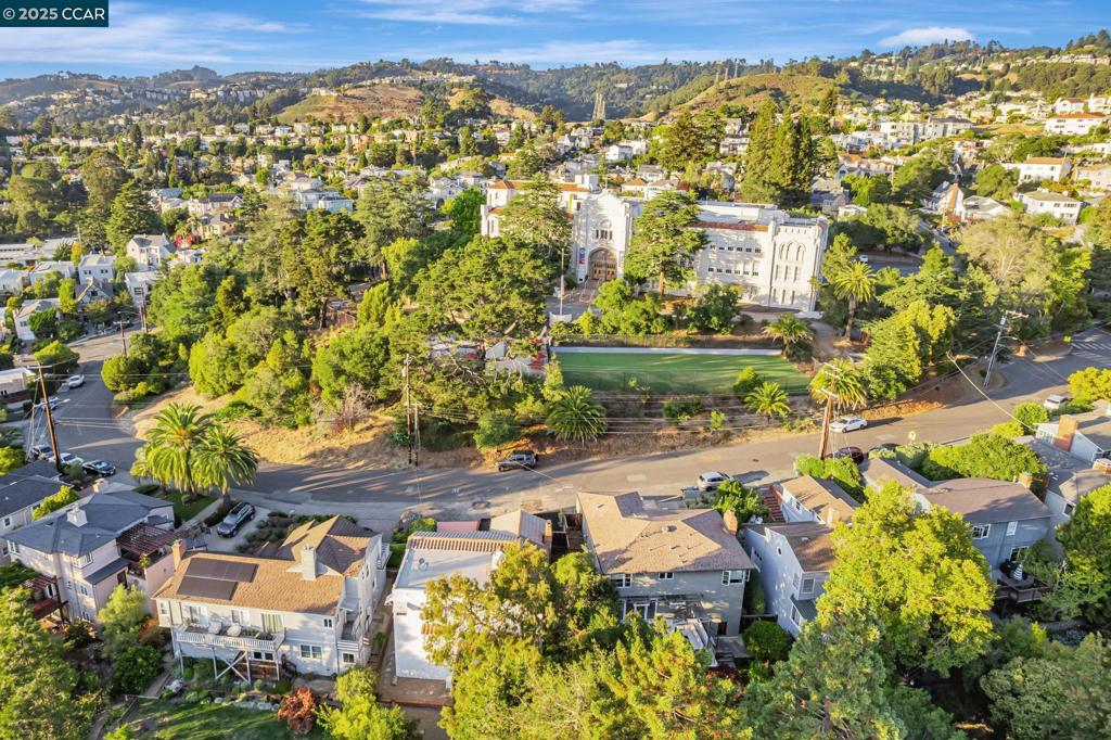UPPER ROCKRIDGE - Residential