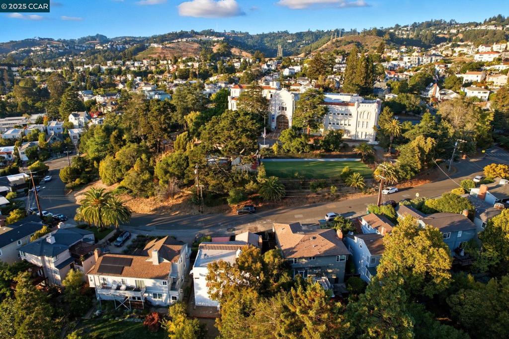 UPPER ROCKRIDGE - Residential