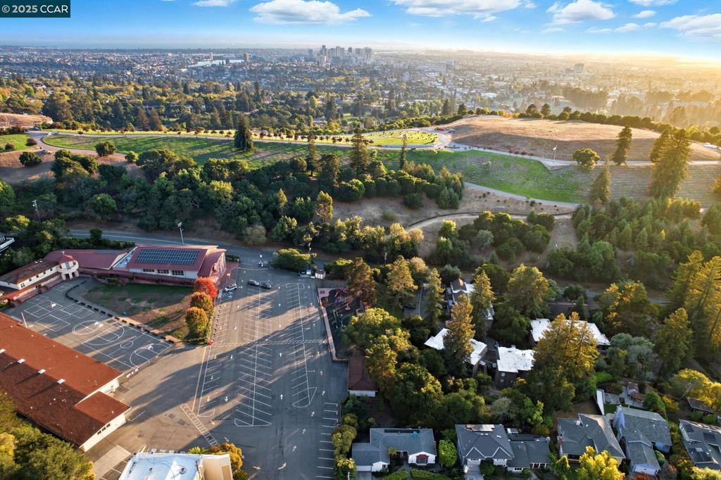 UPPER ROCKRIDGE - Residential