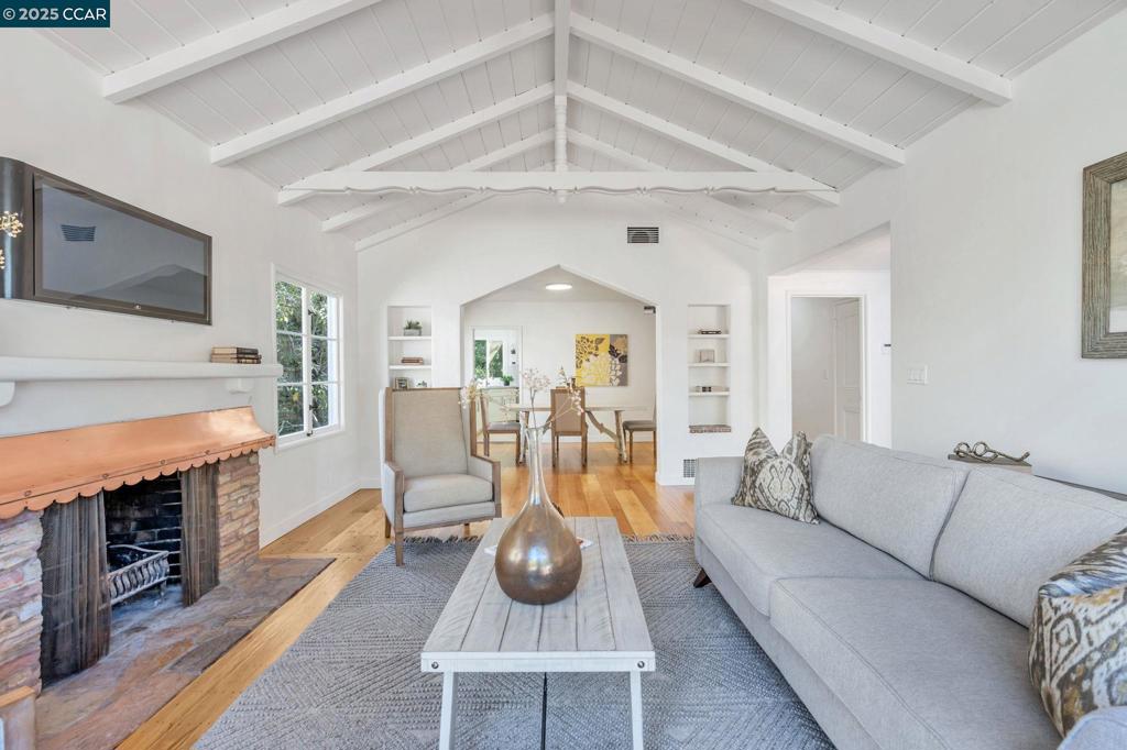 UPPER ROCKRIDGE - Residential
