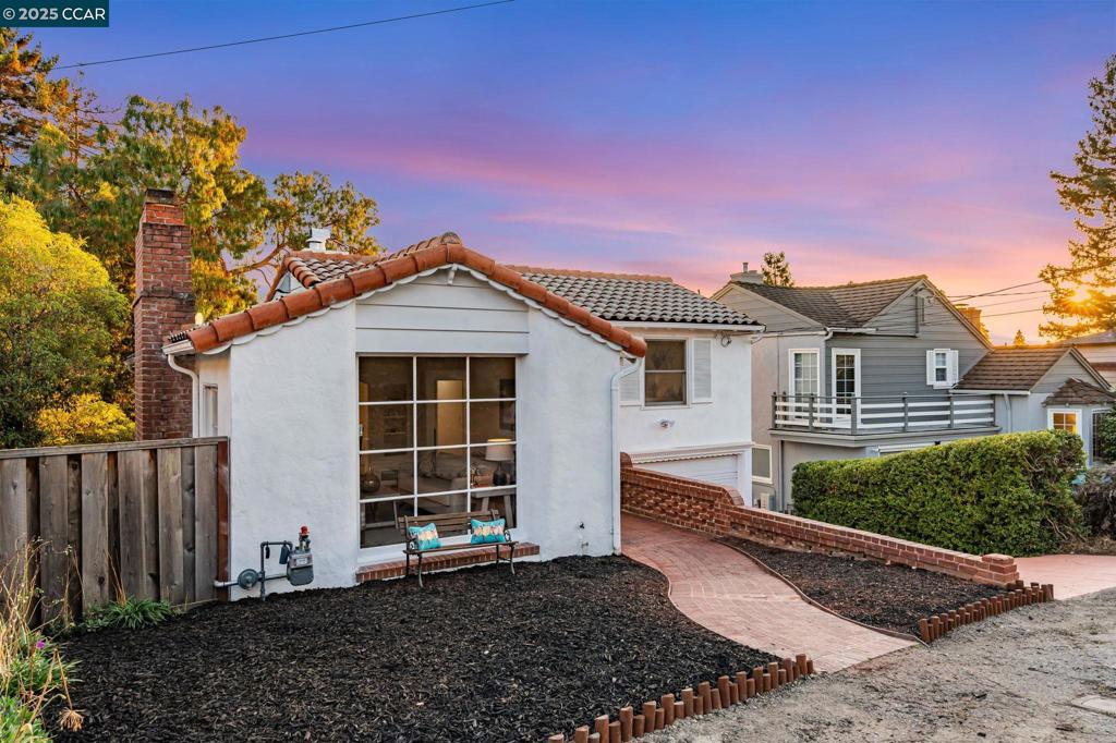 UPPER ROCKRIDGE - Residential