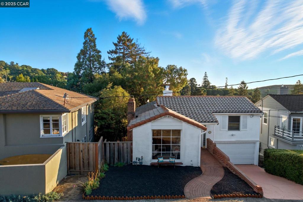 UPPER ROCKRIDGE - Residential