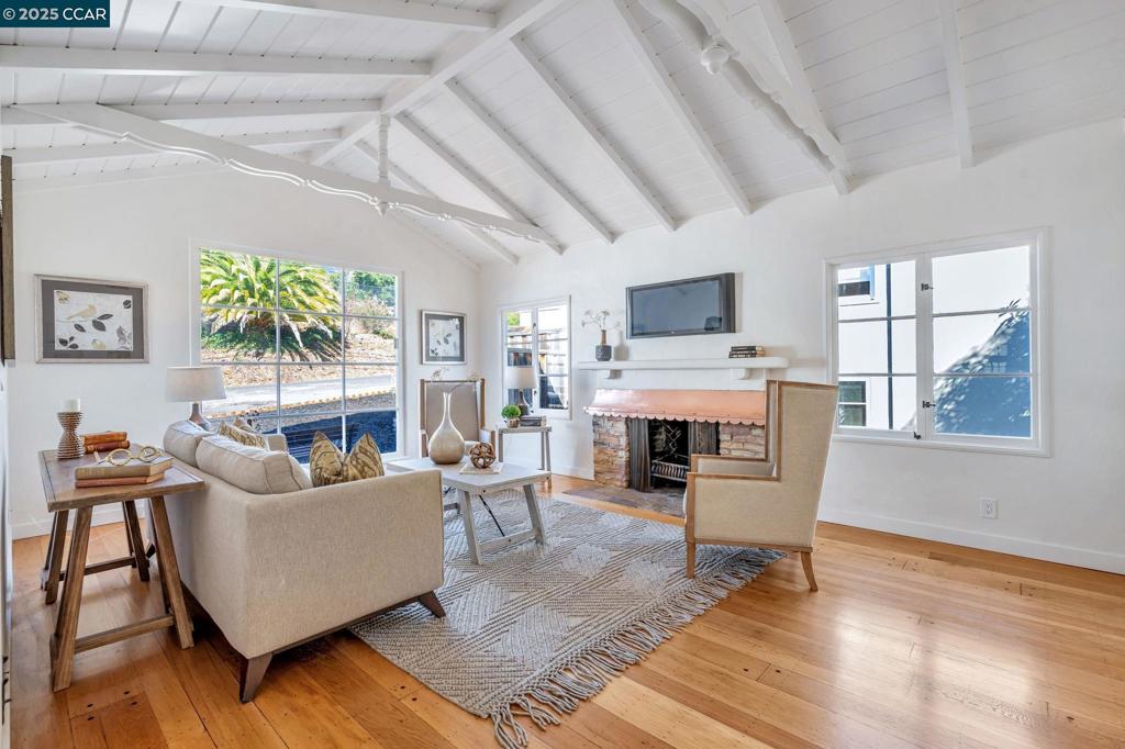 UPPER ROCKRIDGE - Residential