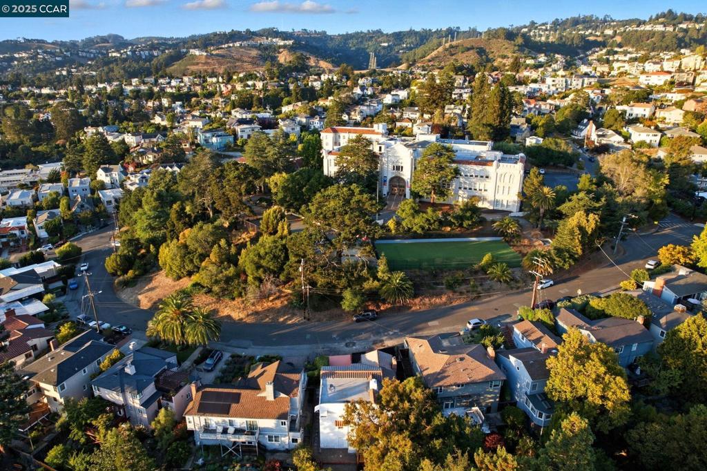 UPPER ROCKRIDGE - Residential