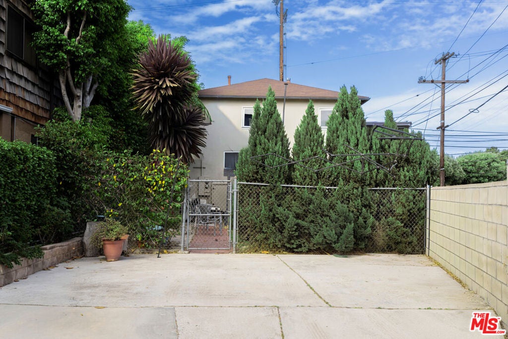 2499 S Barrington Avenue