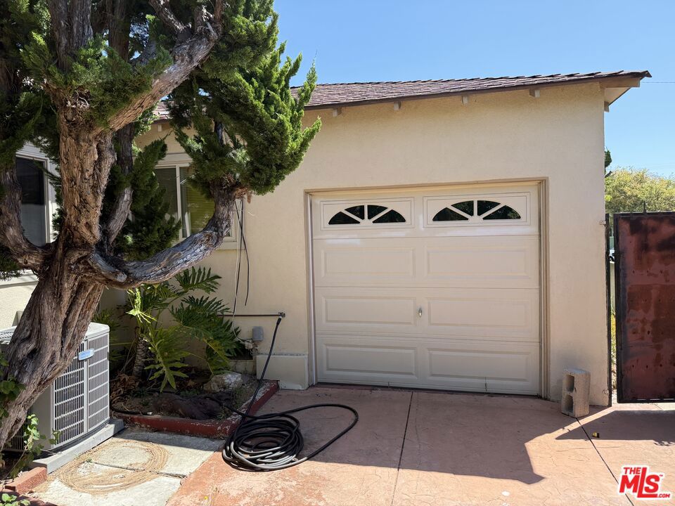 2811 Martha Avenue