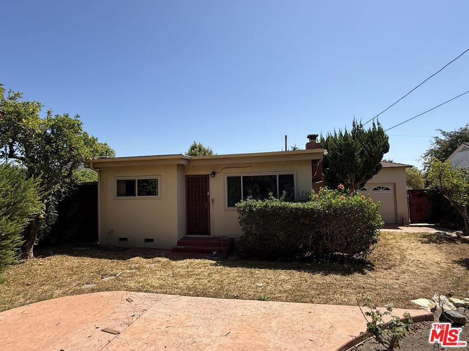 2811 Martha Avenue
