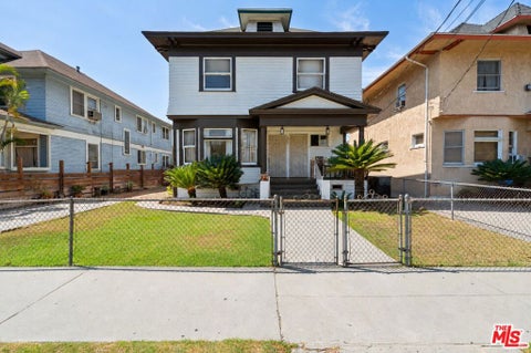 Photo of 1030 W 20th Street, Los Angeles, CA 90007 (MLS # 26985373)