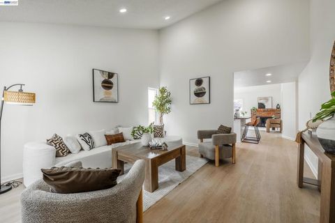 Photo of 507 Alexander Way Way, Milpitas, CA 95035 (MLS # 41132072)