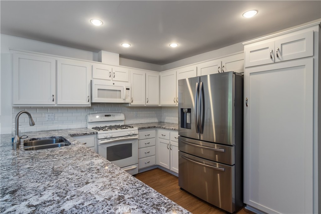 Properties 2 2228 Crespi Lane