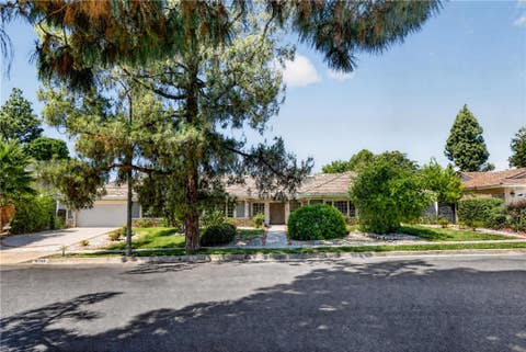 Photo of 10749 Melvin AVE, Northridge, CA 91326 (MLS # SR26183203)