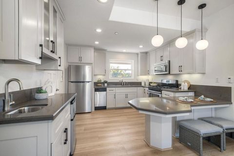 Photo of 1027 Knowles Ave. Ave, Carlsbad, CA 92008 (MLS # 260010164SD)