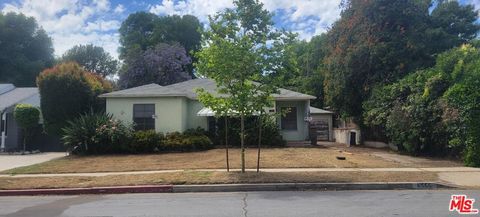 Photo of 6555 De Celis Place, Van Nuys, CA 91406 (MLS # 26796737)