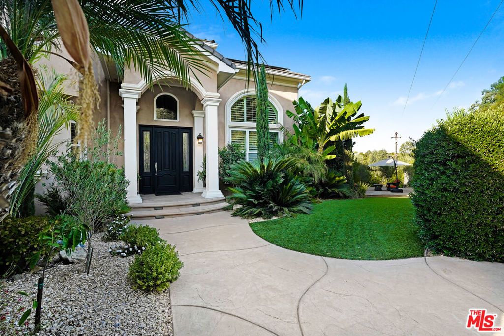 Photo of 1995 Rudolph Drive, Thousand Oaks, CA 91320 (MLS # 26655759)