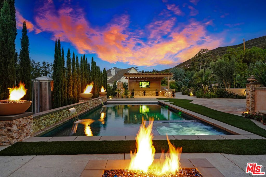 Photo of 1995 Rudolph Drive, Thousand Oaks, CA 91320 (MLS # 26655759)