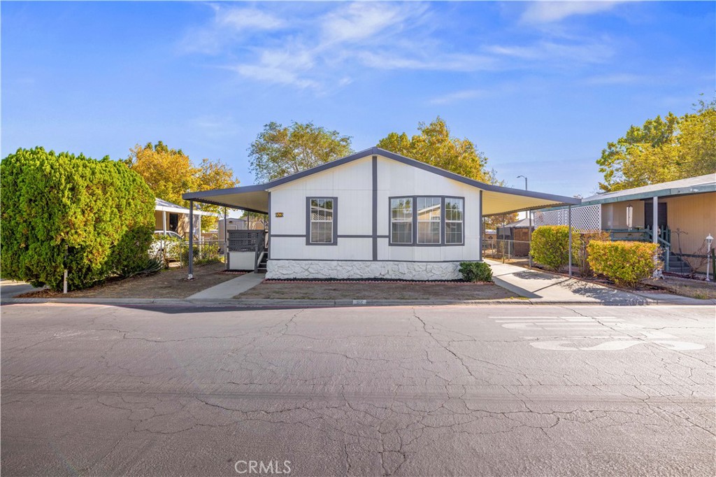 45111 25th E 52