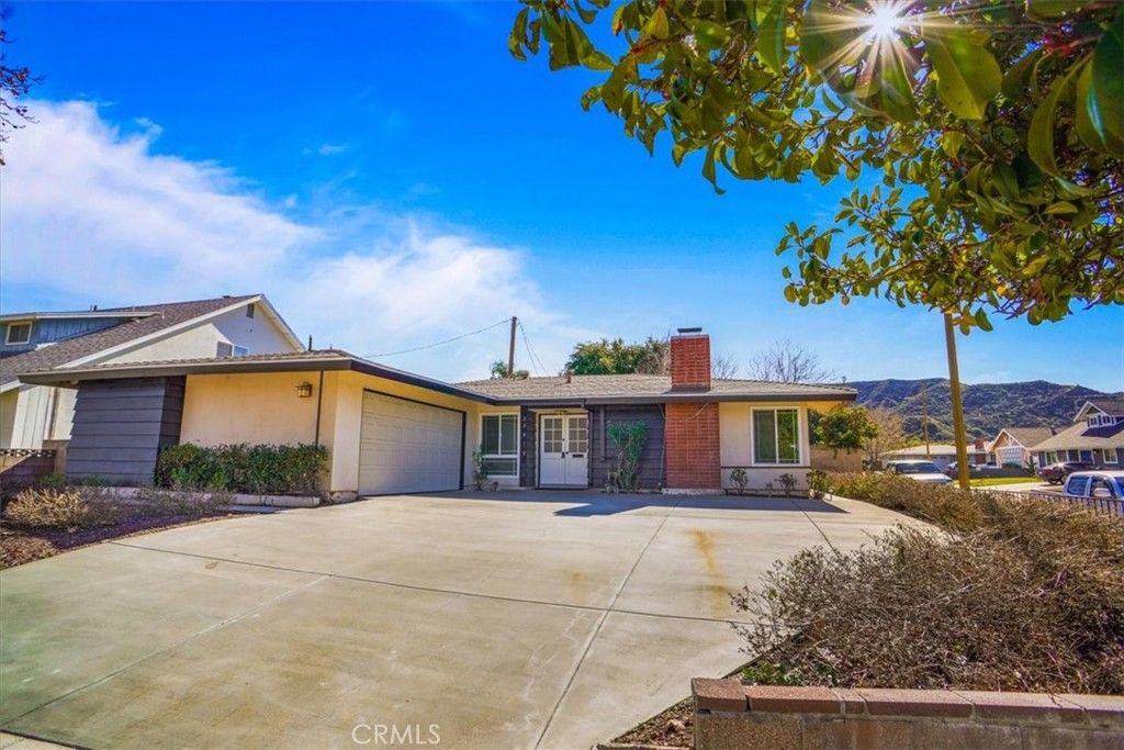 Photo of 20810 Cedarfalls Dr, Saugus, CA 91350 (MLS # SR26047076)