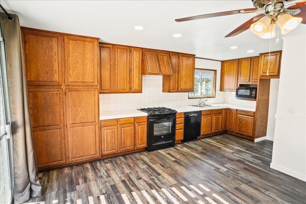 Photo of 20810 Cedarfalls Dr, Saugus, CA 91350 (MLS # SR26047076)