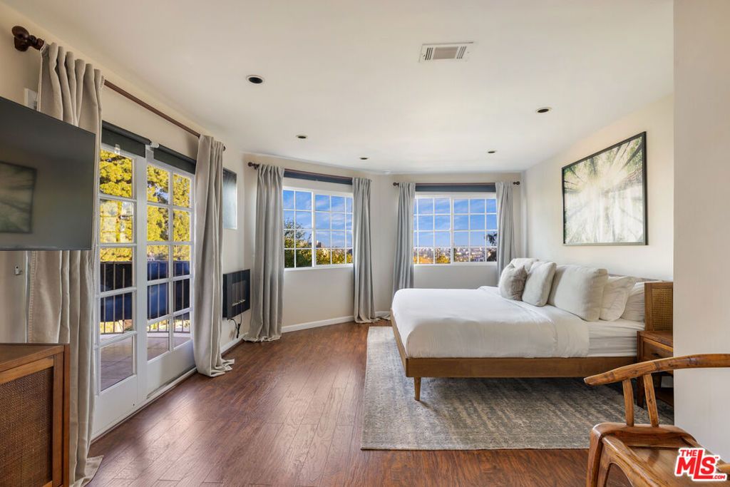 Photo of 8221 Monteel Road, Los Angeles, CA 90069 (MLS # 25600549)
