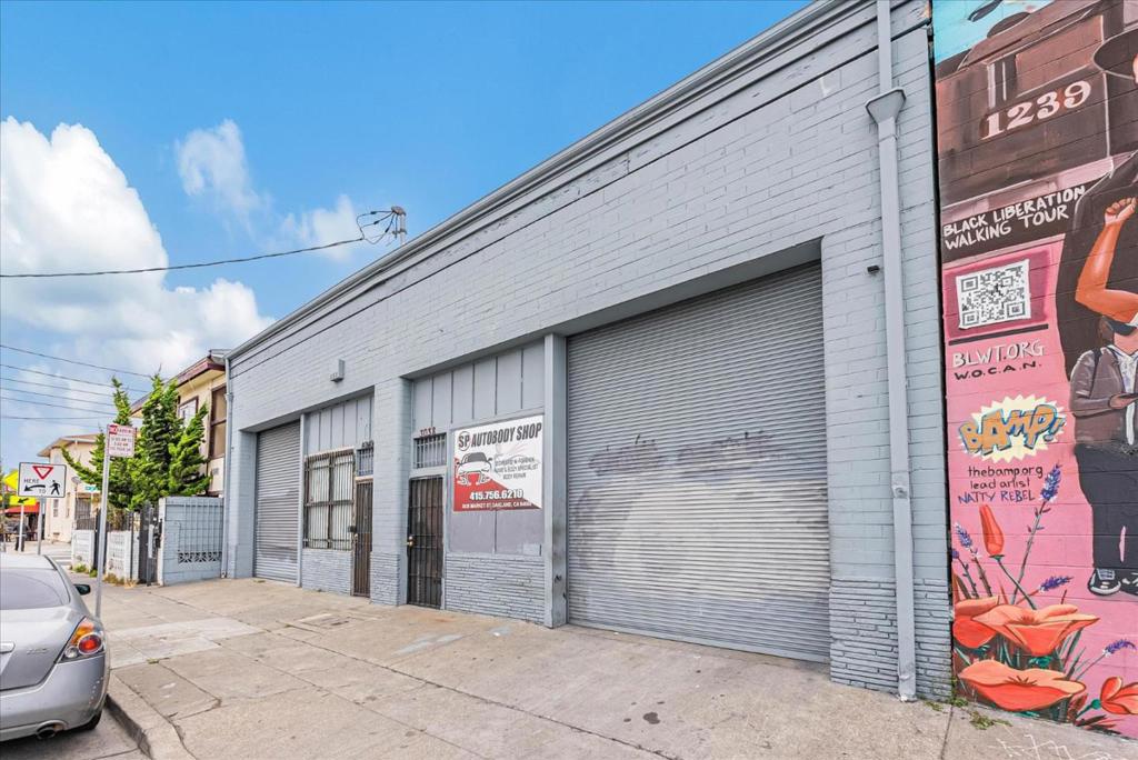 3038 Market Street offers many possibilities for use with this two unit and two floor space of approximately 4,668 sq.ft. +/-. Ground floor is partial open space with high 40 ft. ceiling and 12 ft. high roll up door perfect for larger vehicle parking or many other flex uses. Upstairs open space and three offices with additional mezzanine spaces. Zoning, size, and uses to be verified by prospective buyer and buyer's agent.