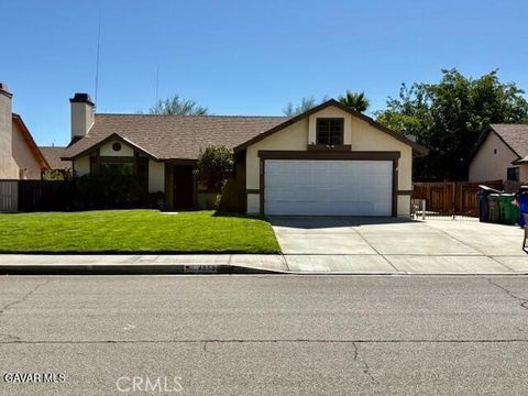 Photo of 4252 E Avenue Q11, Palmdale, CA 93552 (MLS # SR26051219)
