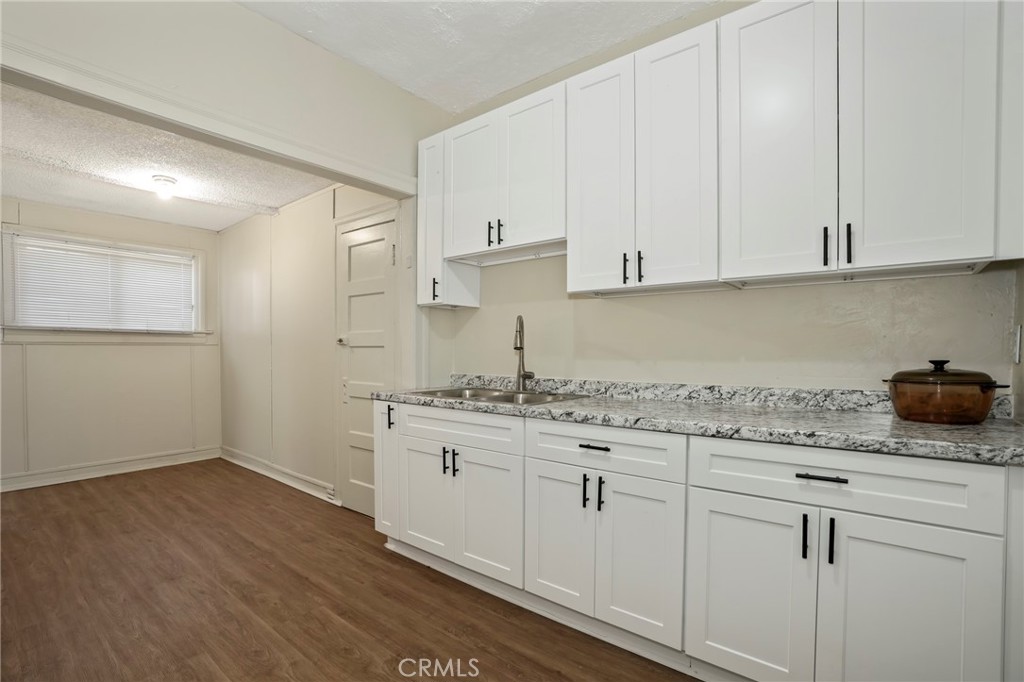 1037 W 46th Street