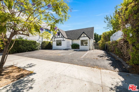 Photo of 712 S Citrus Avenue, Los Angeles, CA 90036 (MLS # 26874449)