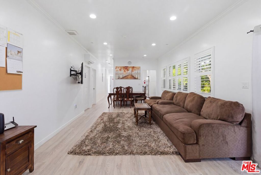 1801 W 43rd Street