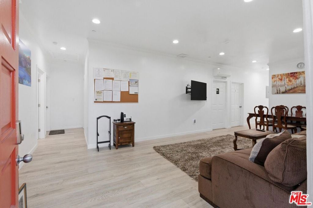 1801 W 43rd Street