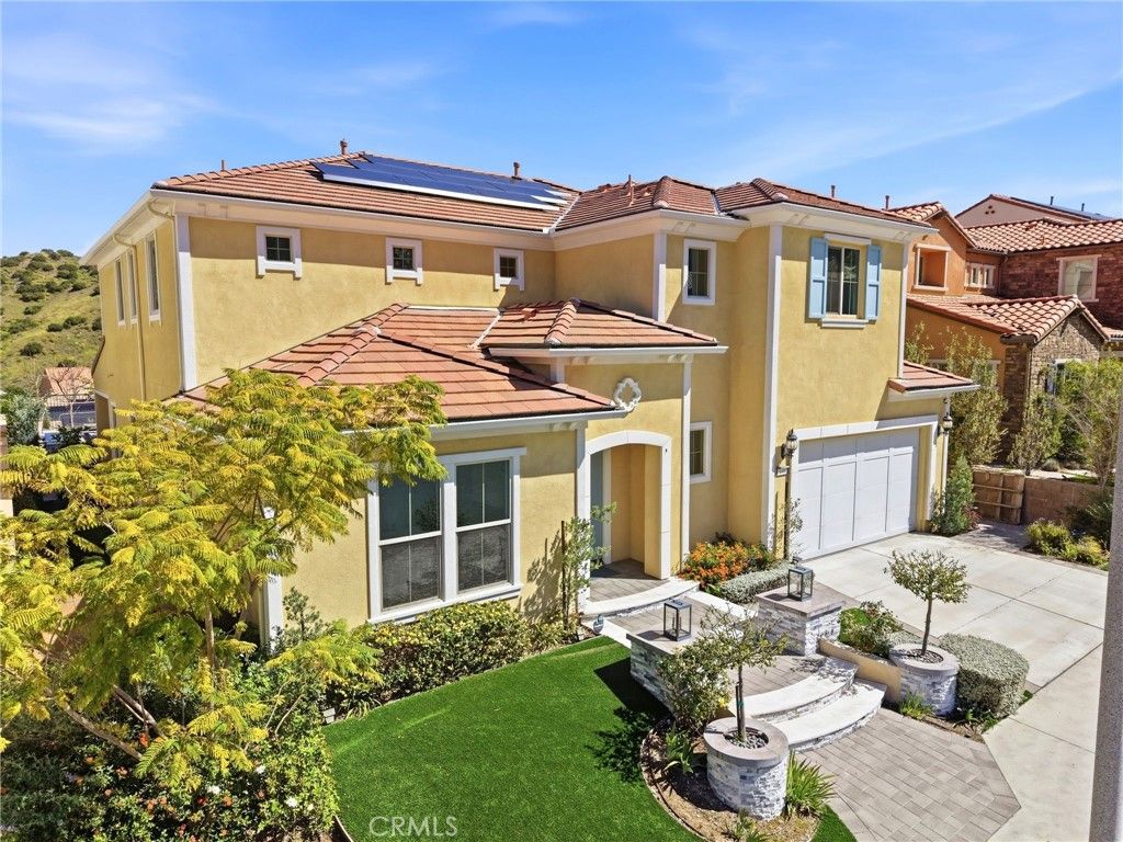 Photo of 24401 W Clear Creek Pl, West Hills, CA 91304 (MLS # SR26056784)