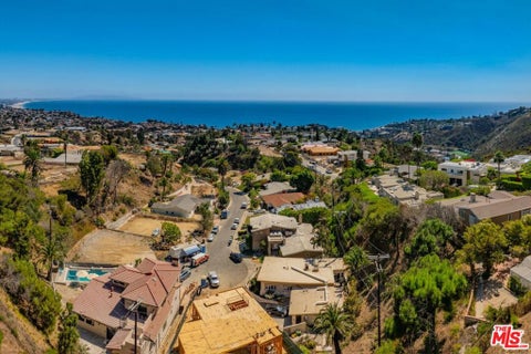 Photo of 1026 Enchanted Way, Pacific Palisades, CA 90272 (MLS # 26985521)
