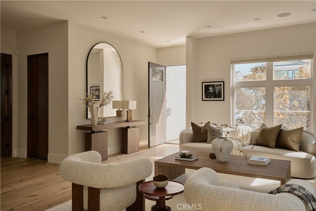 Photo of 4249 Rhodes Avenue, Studio City, CA 91604 (MLS # SR26058317)