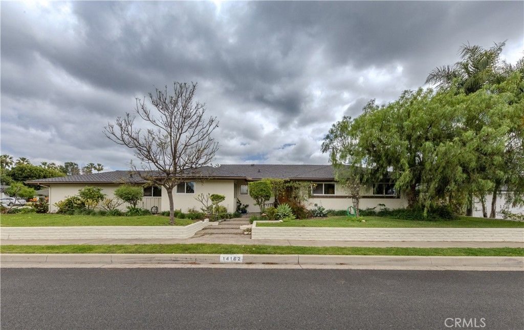 Photo of 14162 Prospect Ave, Tustin, CA 92780 (MLS # PW26051344)