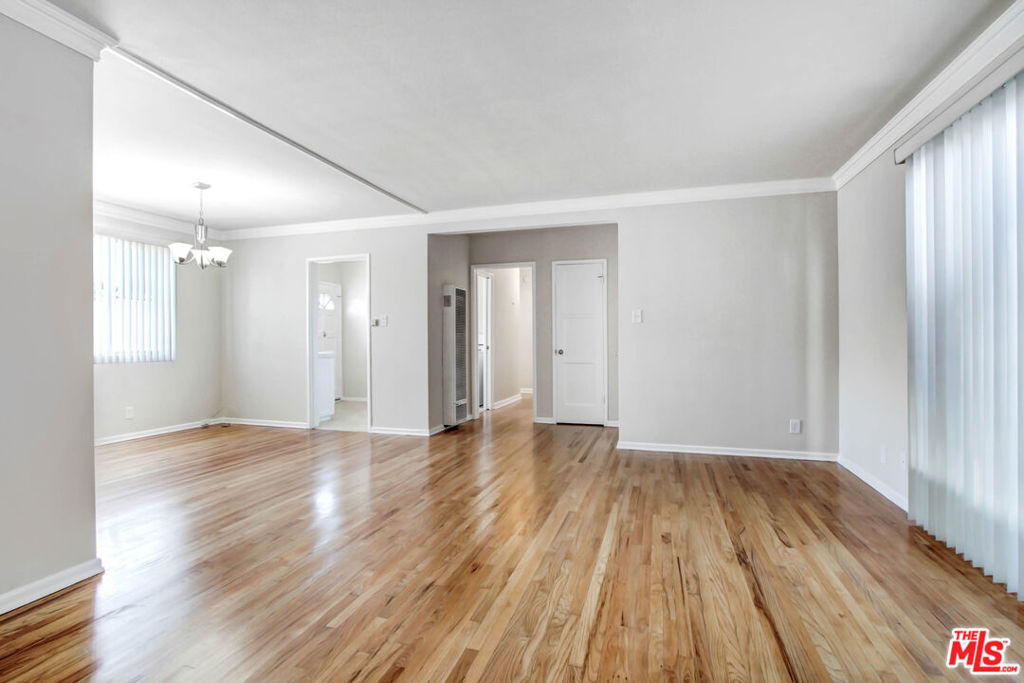 3144 -3152 S Barrington Avenue