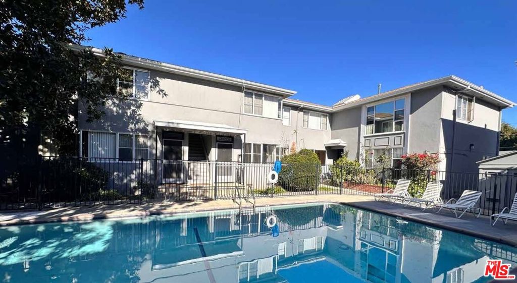 3144 -3152 S Barrington Avenue