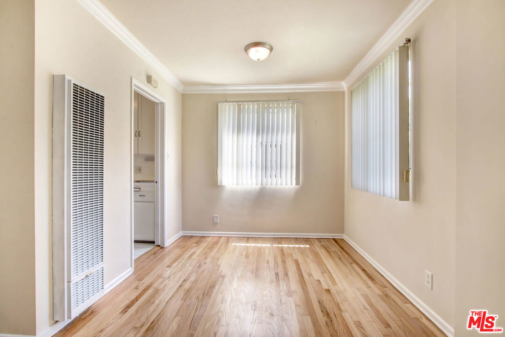 3144 -3152 S Barrington Avenue