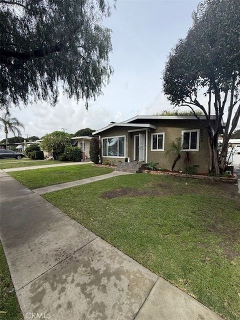 Photo of 5943 E Adderley Dr #B, Long Beach, CA 90808 (MLS # PW26054723)