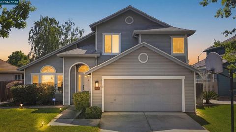 Photo of 1980 Harvest Landing Court Ct, Tracy, CA 95376 (MLS # 41130001)